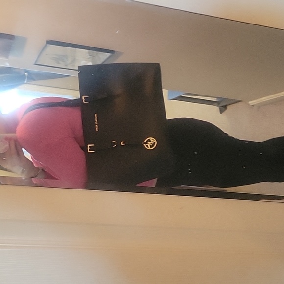 Michael Kors Large Jet Set Tote - Picture 6 of 7